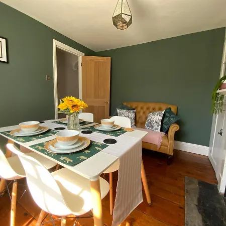 Charming Cottage Mins From Chichester City Centre Exterior photo