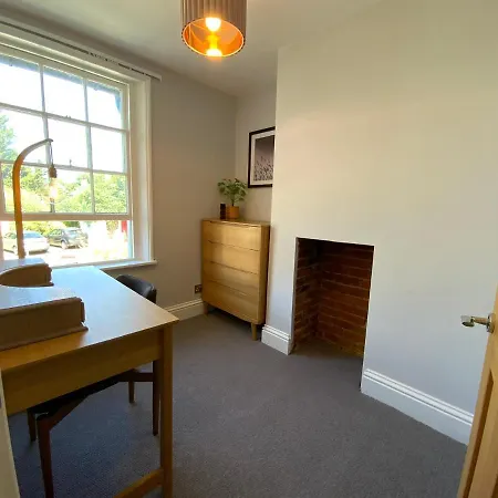 Charming Cottage Mins From Chichester City Centre Exterior photo