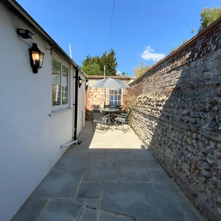 Charming Cottage Mins From Chichester City Centre Exterior photo