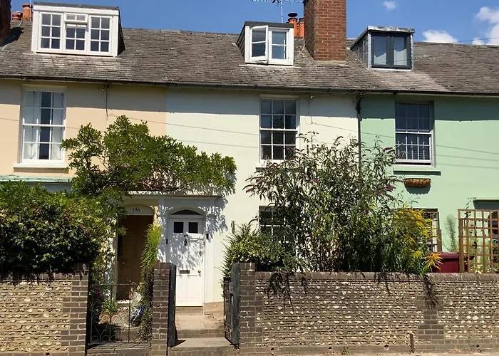 Charming Cottage Mins From Chichester City Centre
