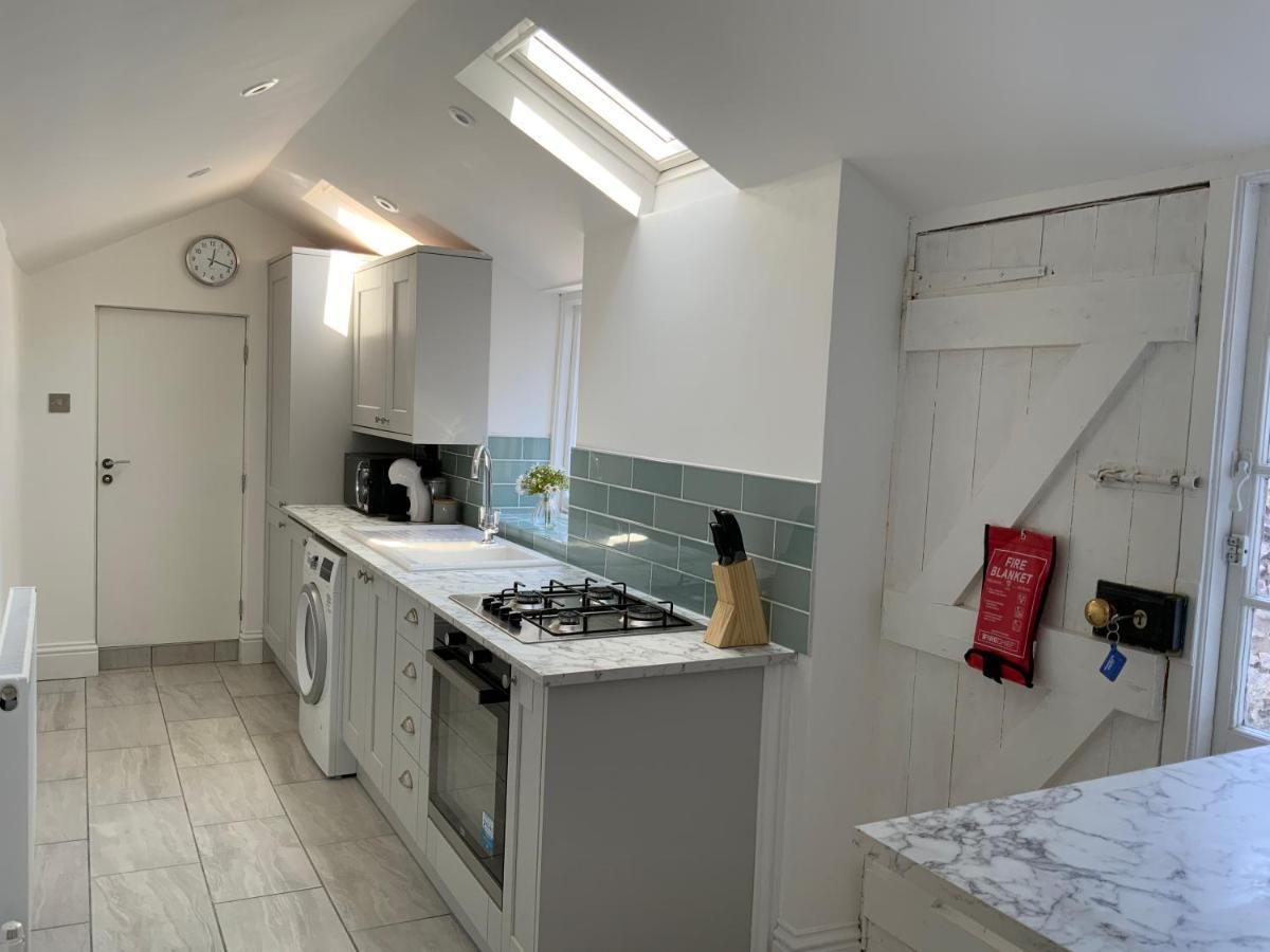 Charming Mins From Centre Holiday home
