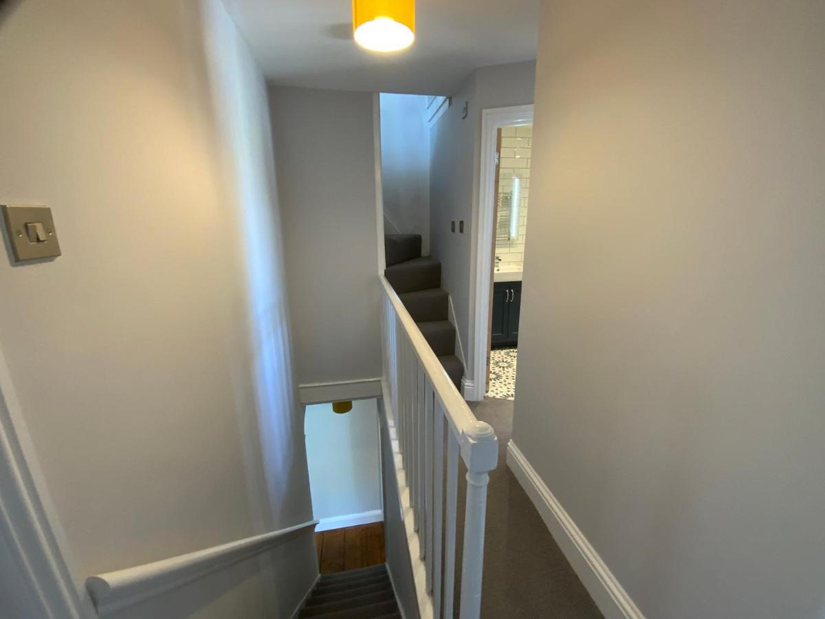 Charming Mins From Centre Holiday home
