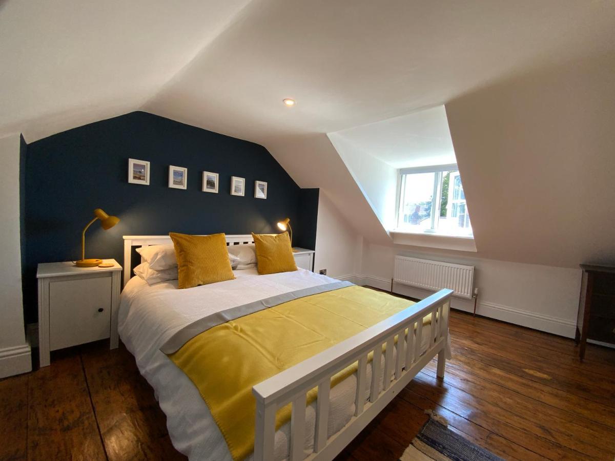 Charming Mins From Centre Chichester